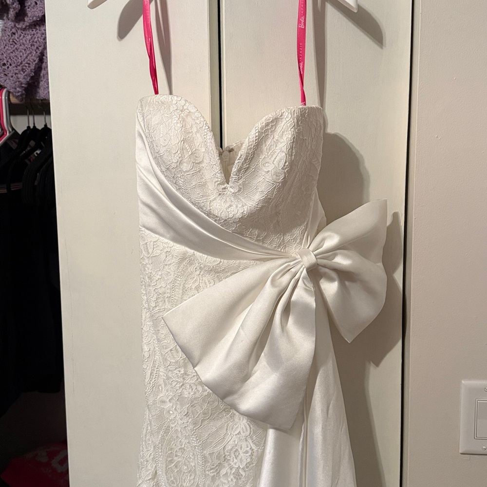 Azzazie Barbie collection dress - Picture 2 of 4